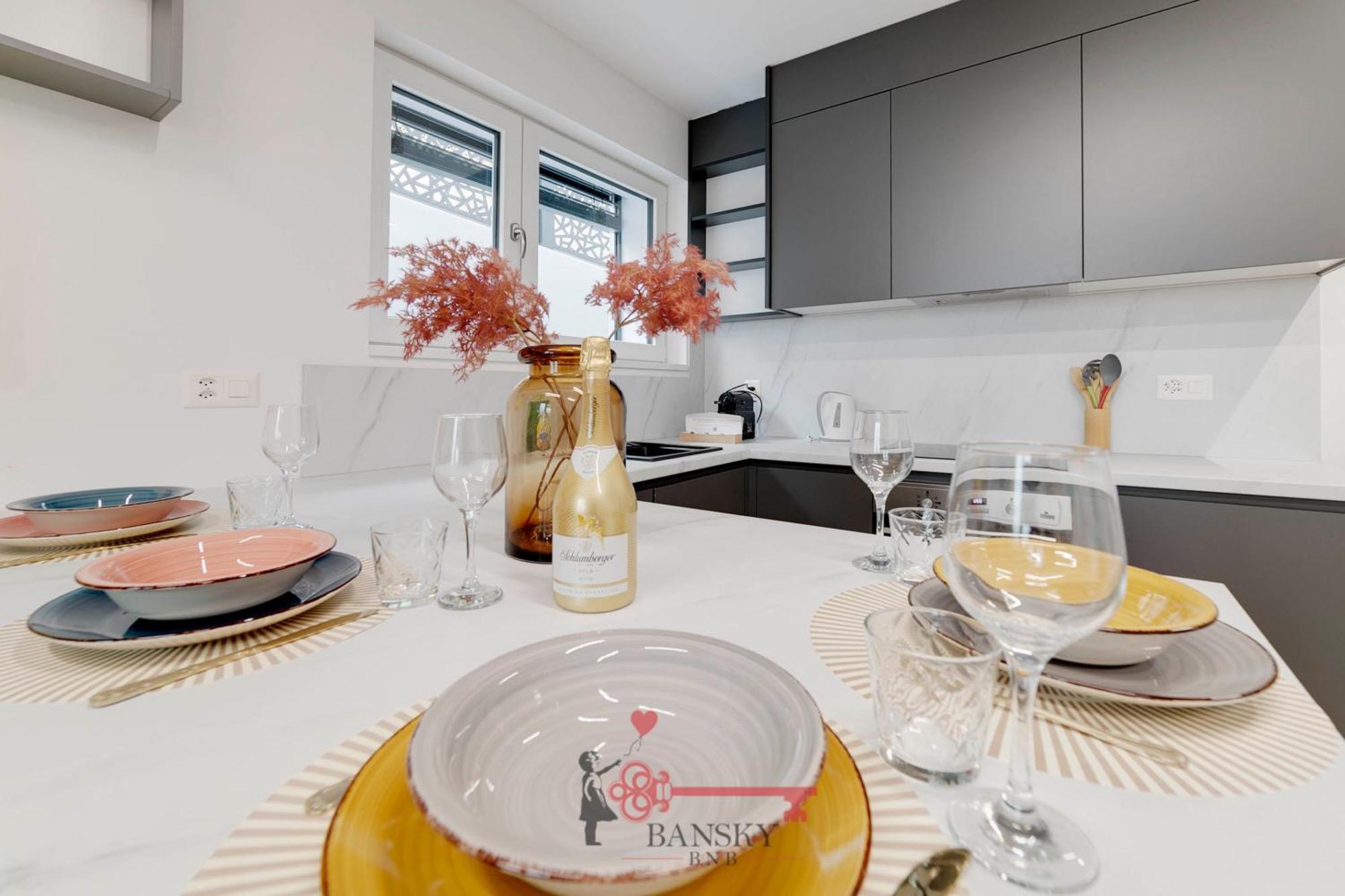 Home Sofia Room 2 - Modern Station -By Easylife Swiss Лугано Екстериор снимка